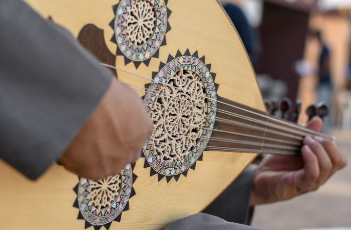 آلات موسيقية شعبية تؤنس السعوديين